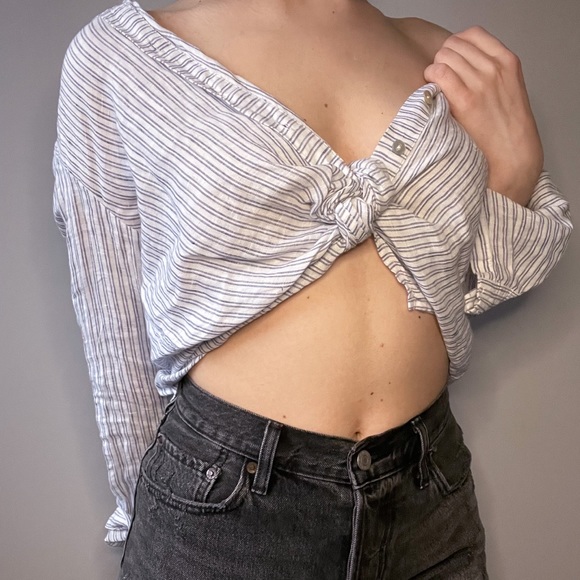 Bundle of Cute Tops!! - Picture 6 of 12